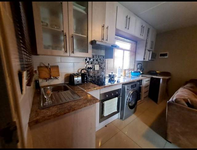 2 BEDROOM PROPERTY TO RENT IN FLEURHOF